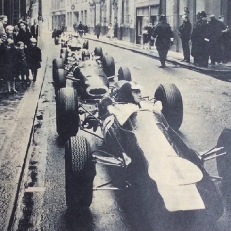 Parade dans les rue de Londres ! Derrière Jimmy, Grham Hill, jack Brabham, Bruce MCLaren... Parade dans les rue de Londres ! Derrière Jimmy, Grham Hill, jack Brabham, Bruce MCLaren...